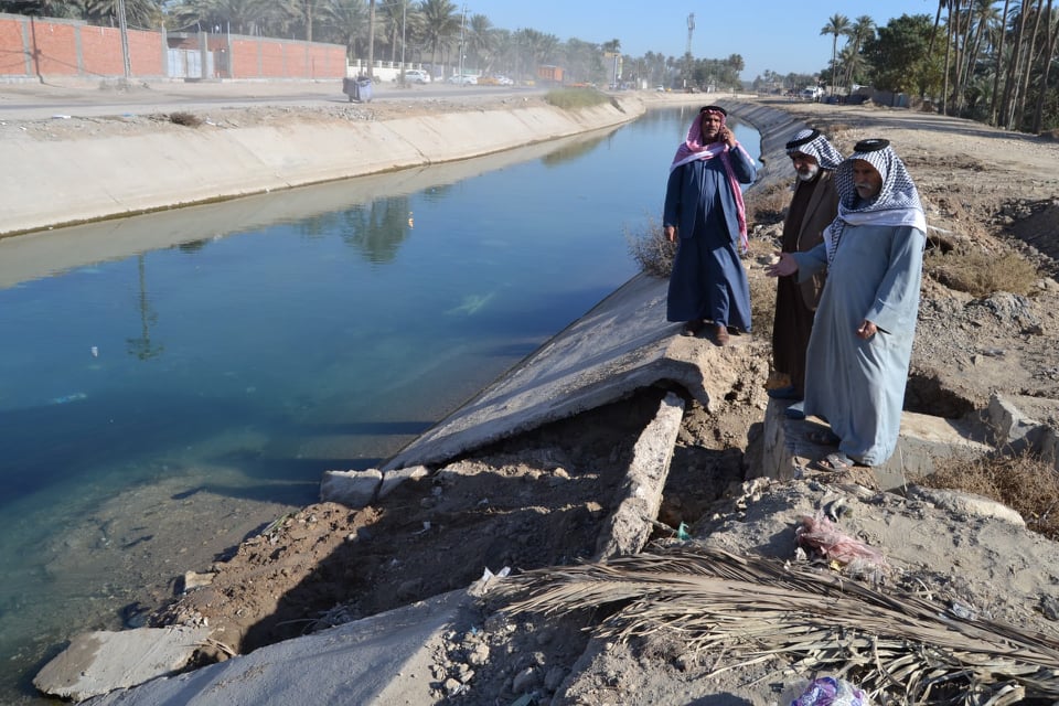 الجمعيات الفلاحية تتابع أعمال تنفيذ مشروع إنشاء وتبليط طريق كتف جدول الحسينية الاروائي بكربلاء