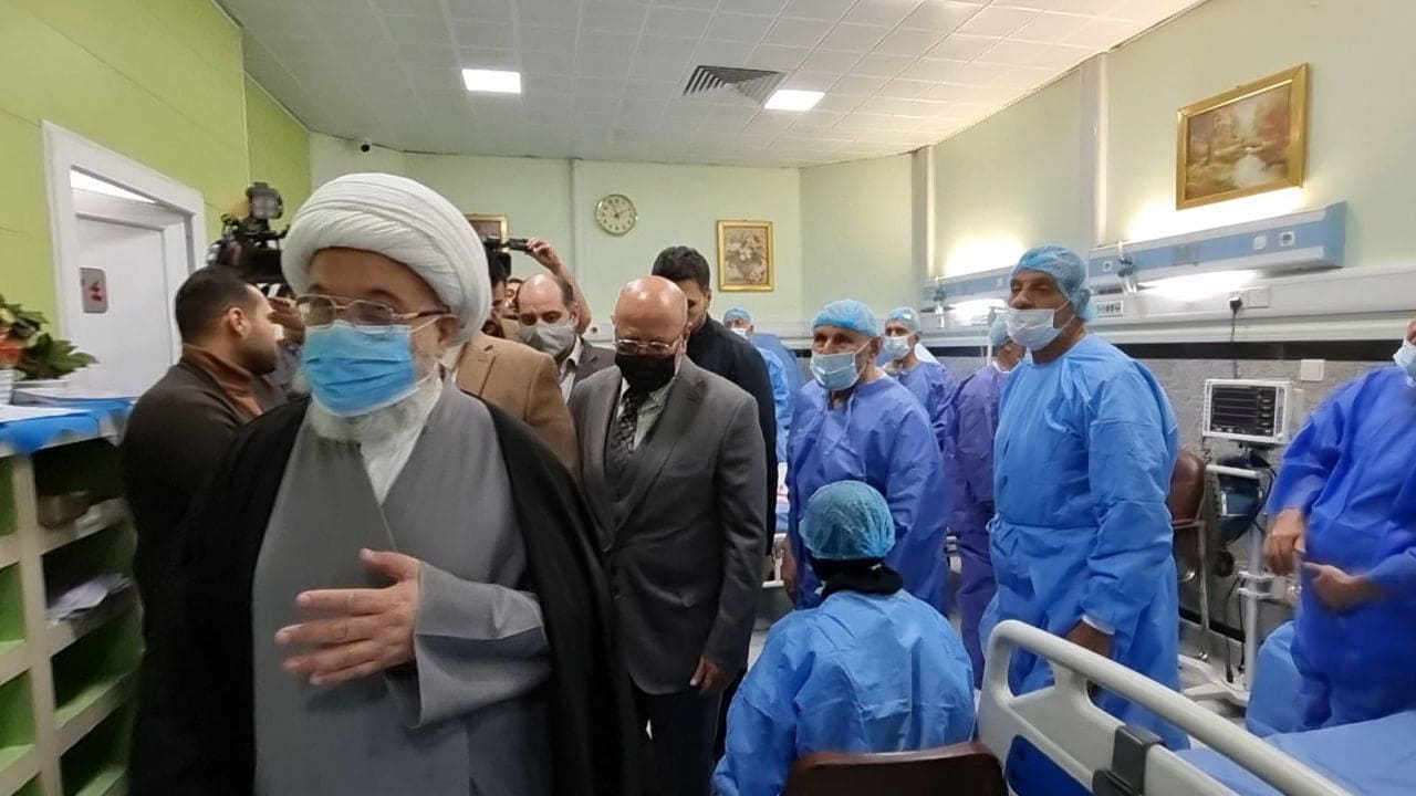 فيديو:ممثل السيد السيستاني يتفقد مرضى العيون ضمن المبادرة المجانية :عمليات جراحية كلفتها 40 مليون دينار اجريناها مجانا