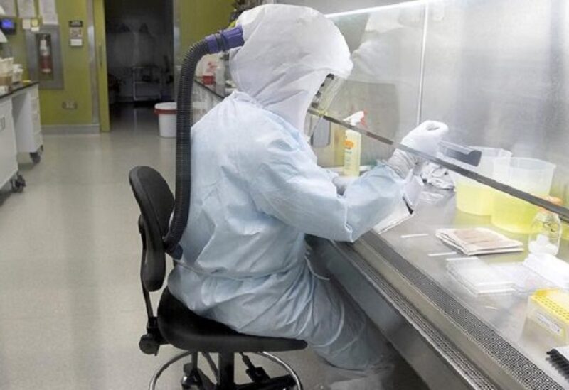 عالم فيروسات يكشف مفاجأة.. هذا ما يميّز “أوميكرون” عن غيره!!