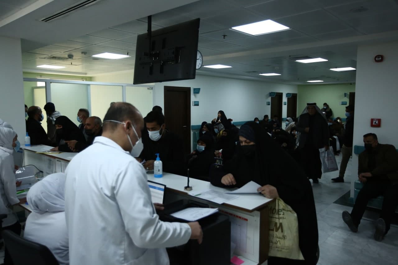 باعوا دارهم وسيارتهم وانفقوا ثمنها على العلاج  ..مبادرة العتبة الحسينية تنقذ عائلة موصلية..مصور