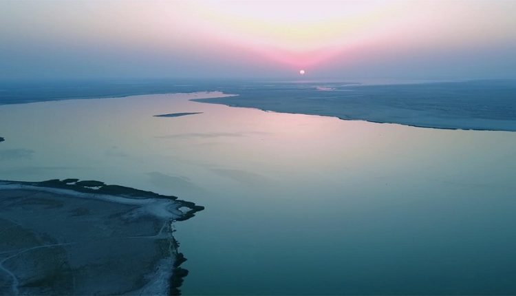 بعد ساوة.. الموارد المائية: بحيرة الرزازة مهددة بخطر الجفاف