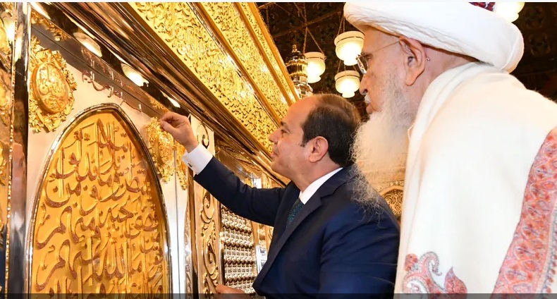 بالصور.. السيسي يفتتح مسجد الامام الحسين بعد التجديد