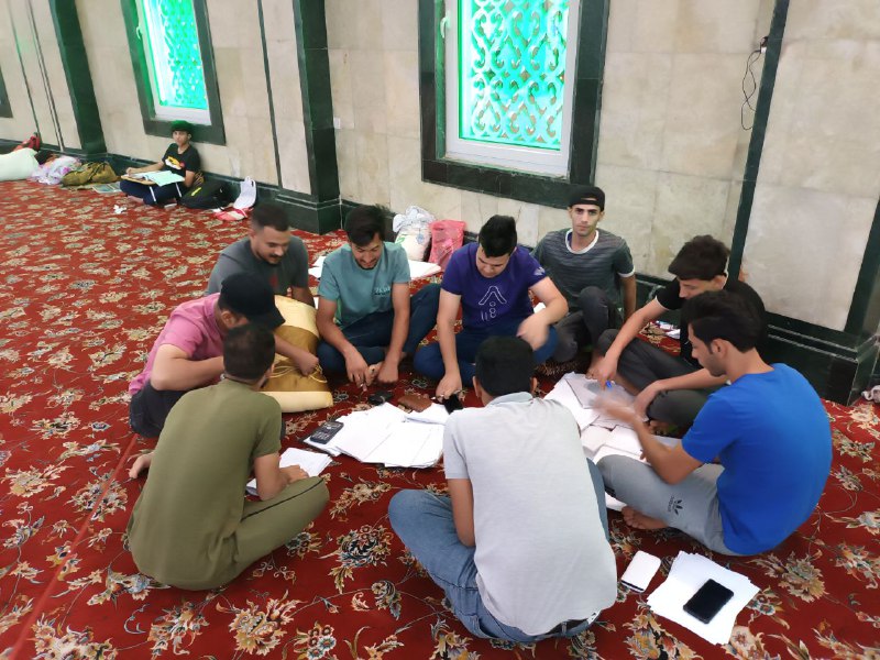 بالصور:طلبة المدارس والكليات يلوذون بالحرم الحسيني للتحضير للامتحانات