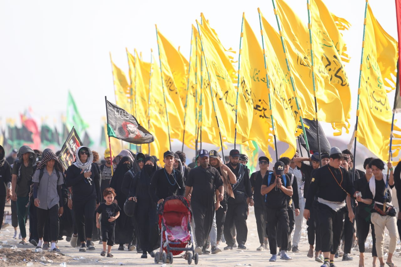 شباب سائرون في طريق الاربعينية :هجرنا مواقع التواصل الاجتماعي وتفرغنا للعشق الحسيني