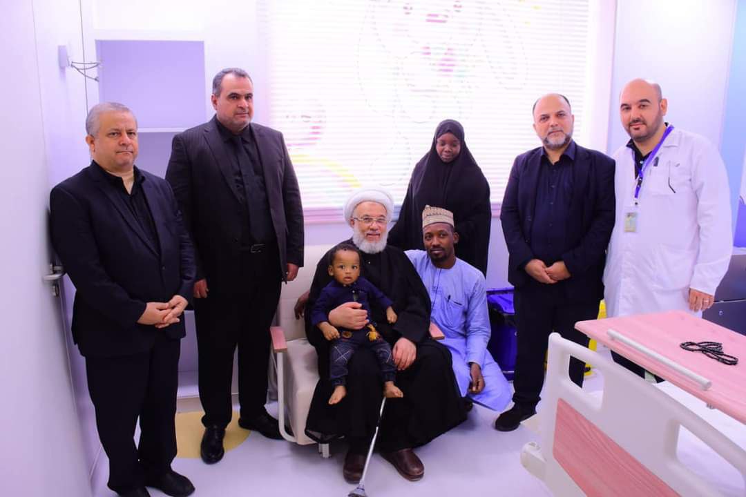 بالرغم من انشغاله بمسؤولياته في الزيارة الاربعينية ممثل السيستاني يتفقد المرضى في مستشفيات العتبة الحسينية
