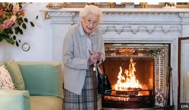 حالة صحية حرجة لملكة بريطانيا:تخضع للرعاية الطبية