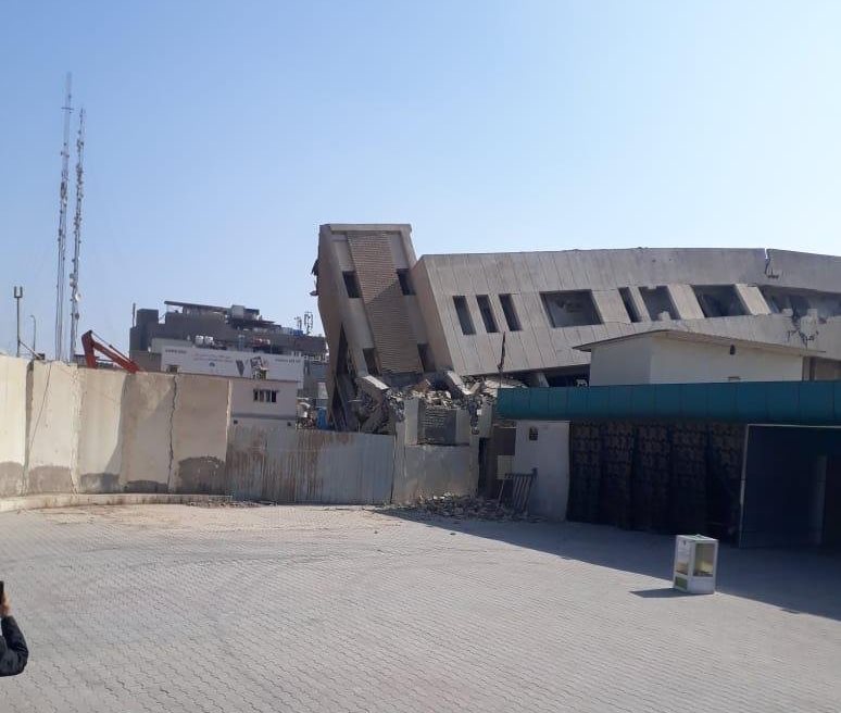 بالصور:إصابة طفل جراء انهيار أجزاء من بناية مصرف الرافدين سابقاً في كربلاء