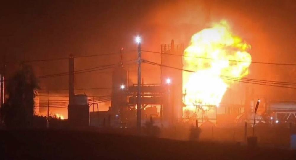 حريق ضخم في مصفاة نفط بالعراق والدفاع المدني يسيطر على الوضع