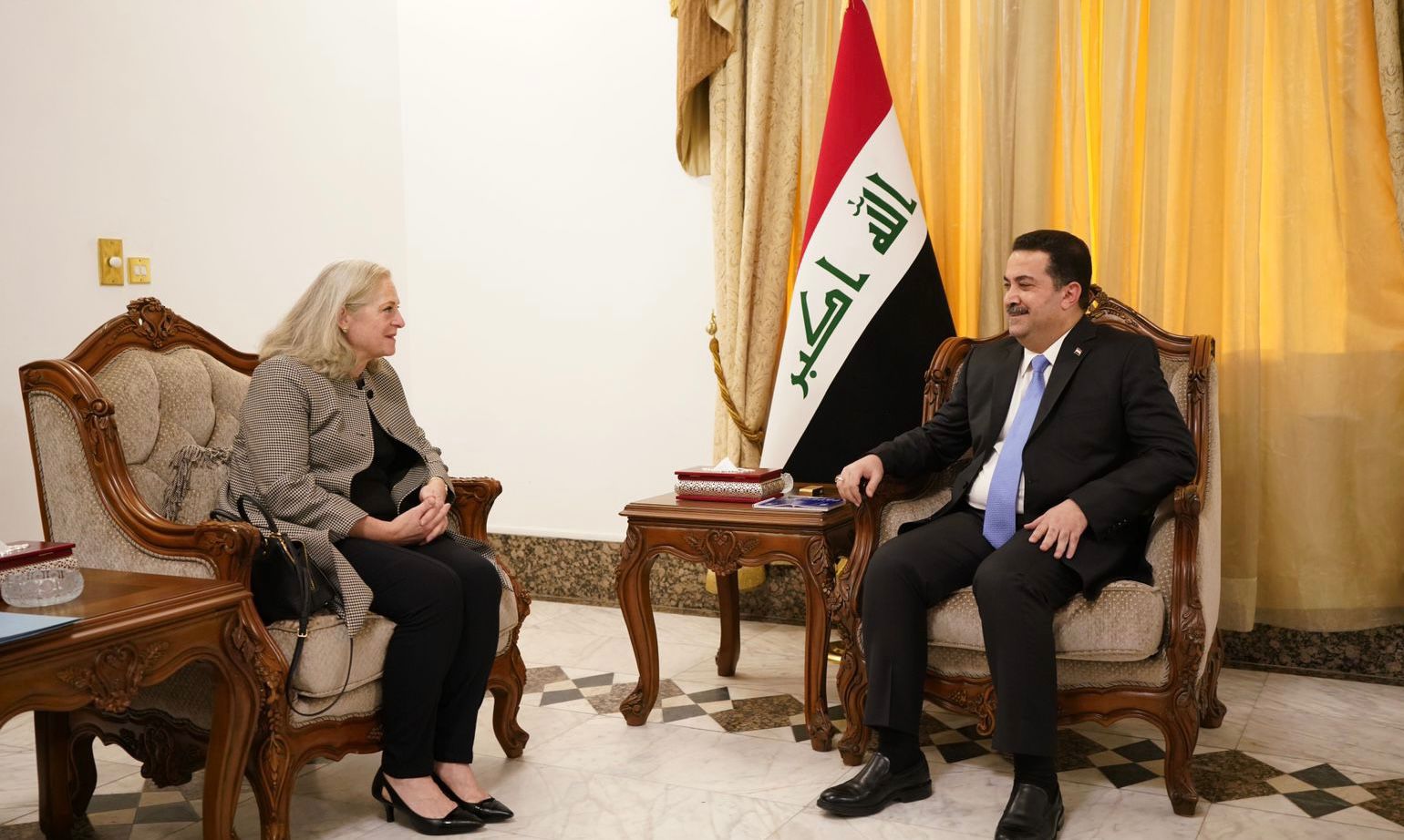 السفيرة الامريكية ترحب بقرار السوداني تمليك الإيزيديين في قضاء سنجار