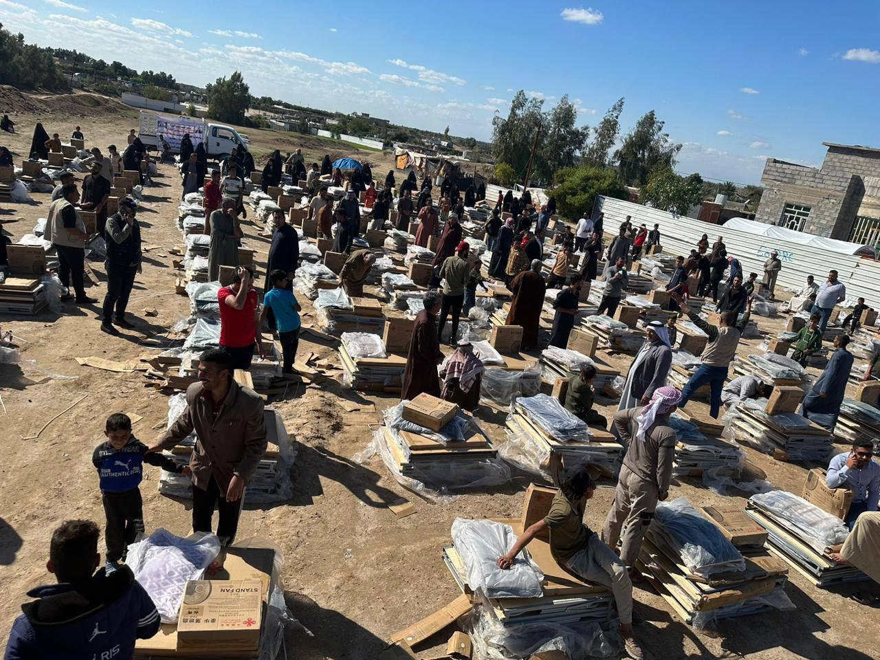 بالصور:وزيرة الهجرة توجه بزيادة توزيع المساعدات في مخيمات بزيبز خلال شهر رمضان المبارك