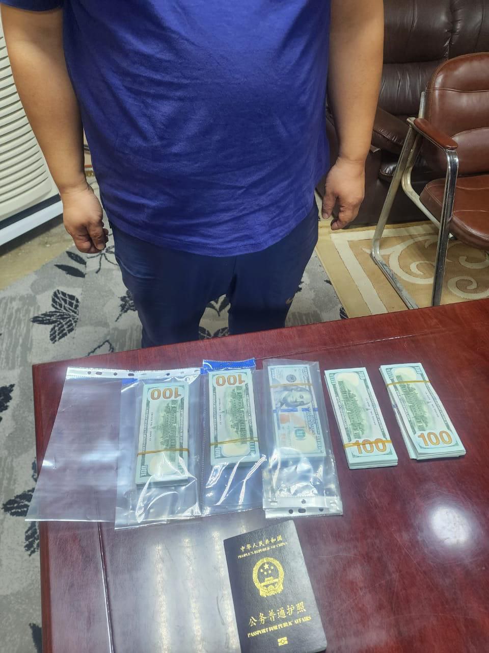 القبض على مسافر اجنبي حاول تهريب (50) الف دولار في مطار البصرة