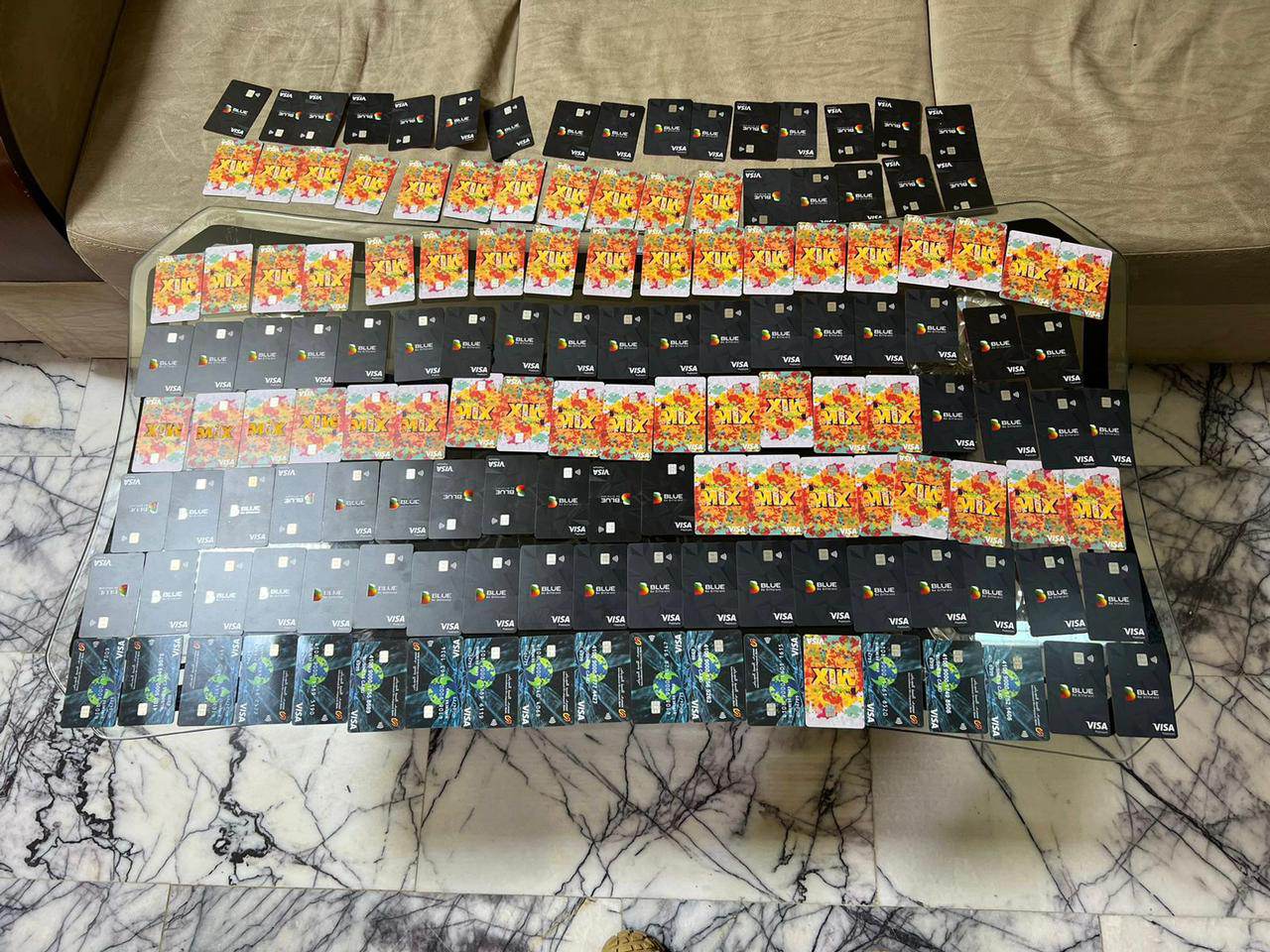 المنافذ الحدودية تمنع تهريب (144) فيزا كارت من مطار النجف الدولي