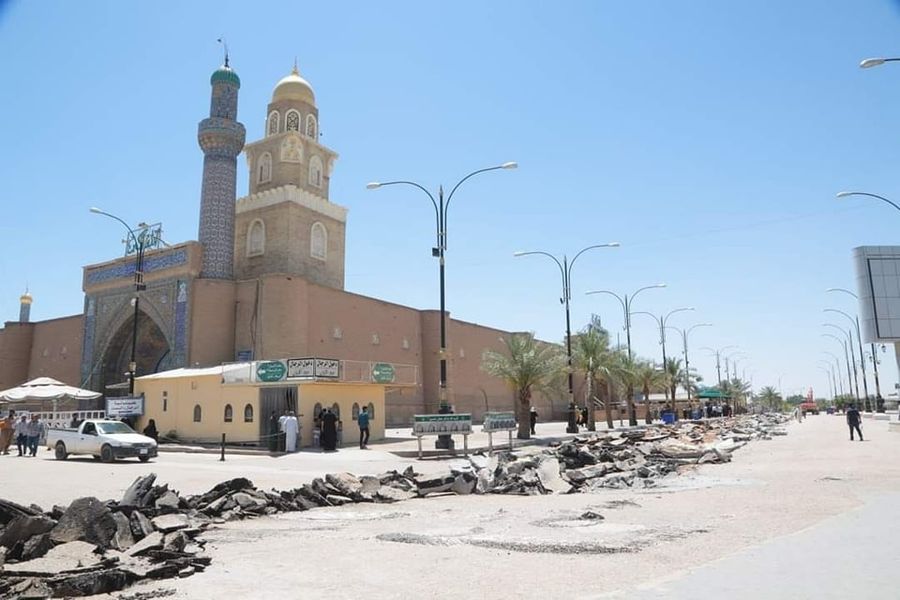 إنطلاق عدة مشاريع خدمية لاكساء الشوارع والارصفة المحيطة بمسجد الكوفة