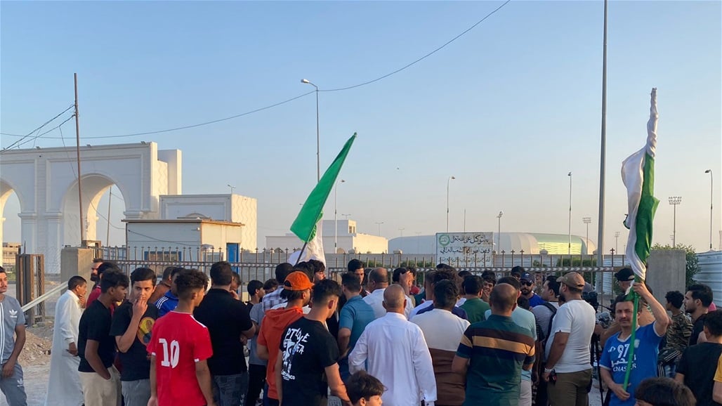 قرار يعتبر كربلاء خاسرا امام النجف في الدوري الممتاز والجماهير تحتج وتغلق ملعب كربلاء الدولي