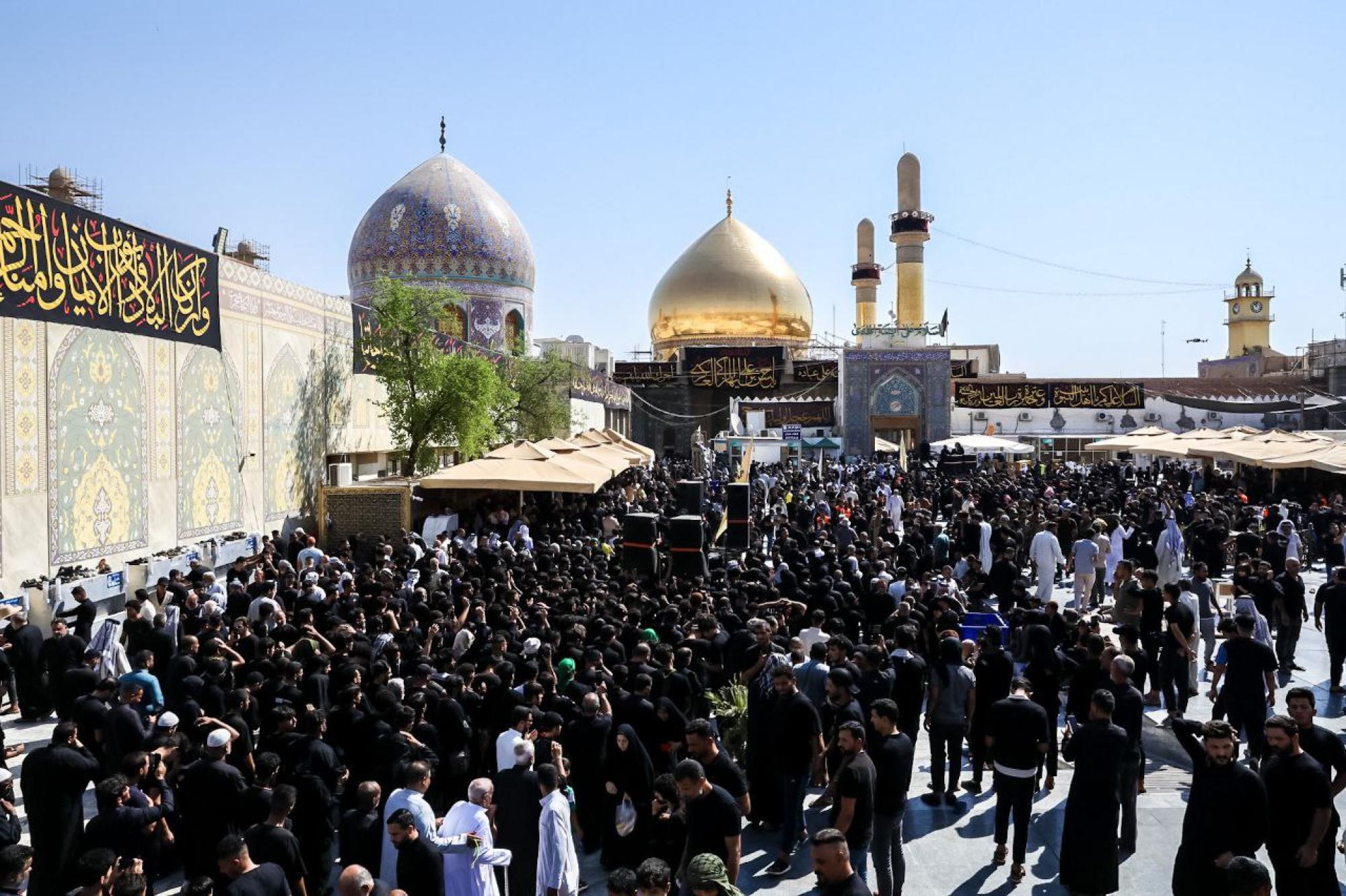 بالصور:سامراء تحيي ذكرى شهادة الامام العسكري بنعش رمزي وسط استنفار امني