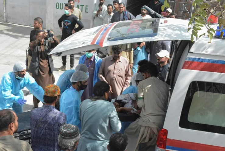 يحتفلون بالمولد النبوي :عشرات القتلى والجرحى بتفجيرين داميين في باكستان