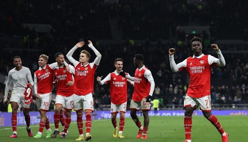أرسنال يهزم سيتي ويلحق بجاره توتنهام إلى الصدارة