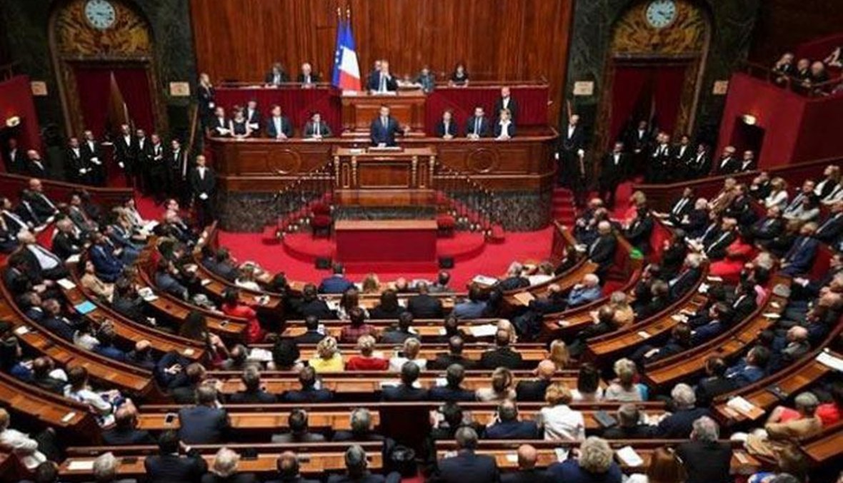 فرنسا تقر قانونا يسمح بترحيل الأجانب