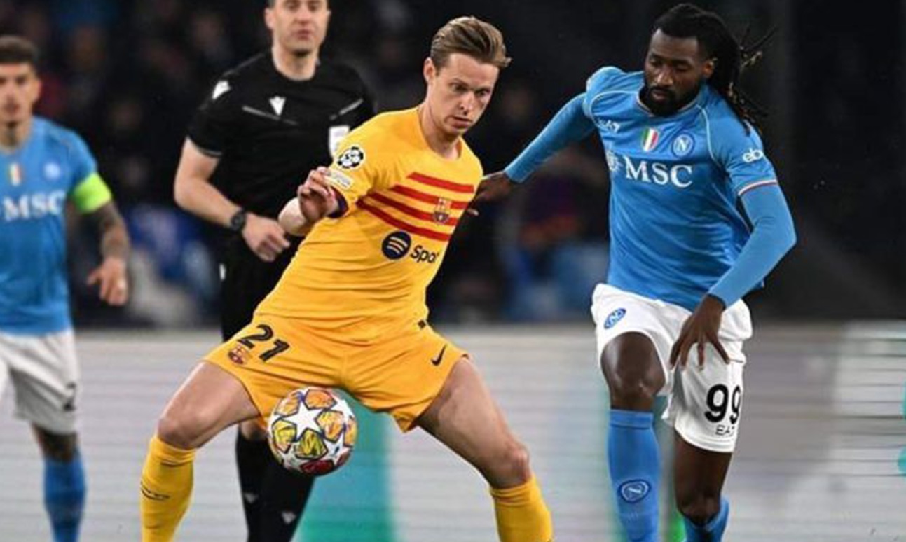 نابولي "المتخبط" يفرض التعادل على برشلونة