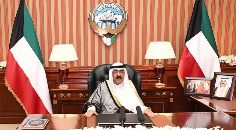 أمير الكويت يعلن حل مجلس الأمة ووقف بعض مواد الدستور