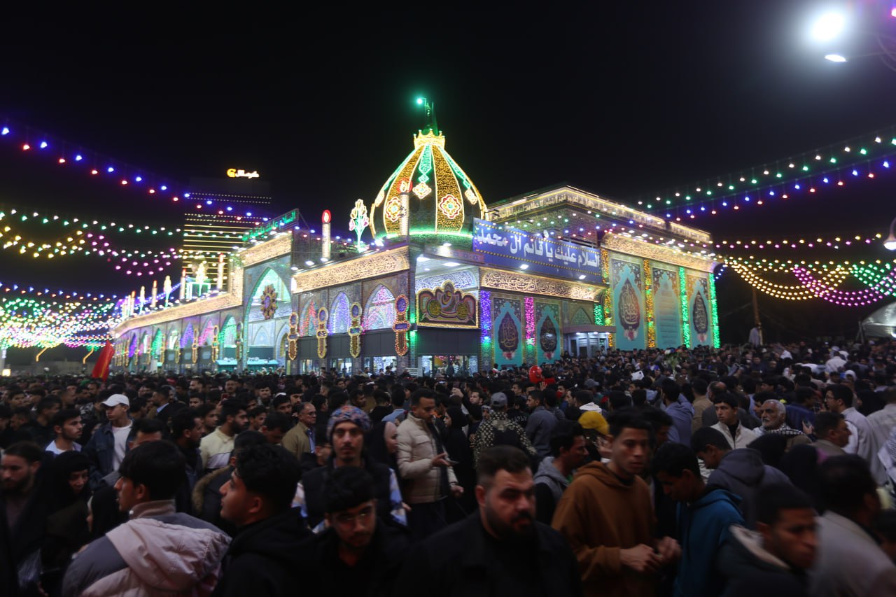 عند مقامه الشريف.. المؤمنون يجددون البيعة للامام المهدي المنتظر في كربلاء المقدسة(مصور)